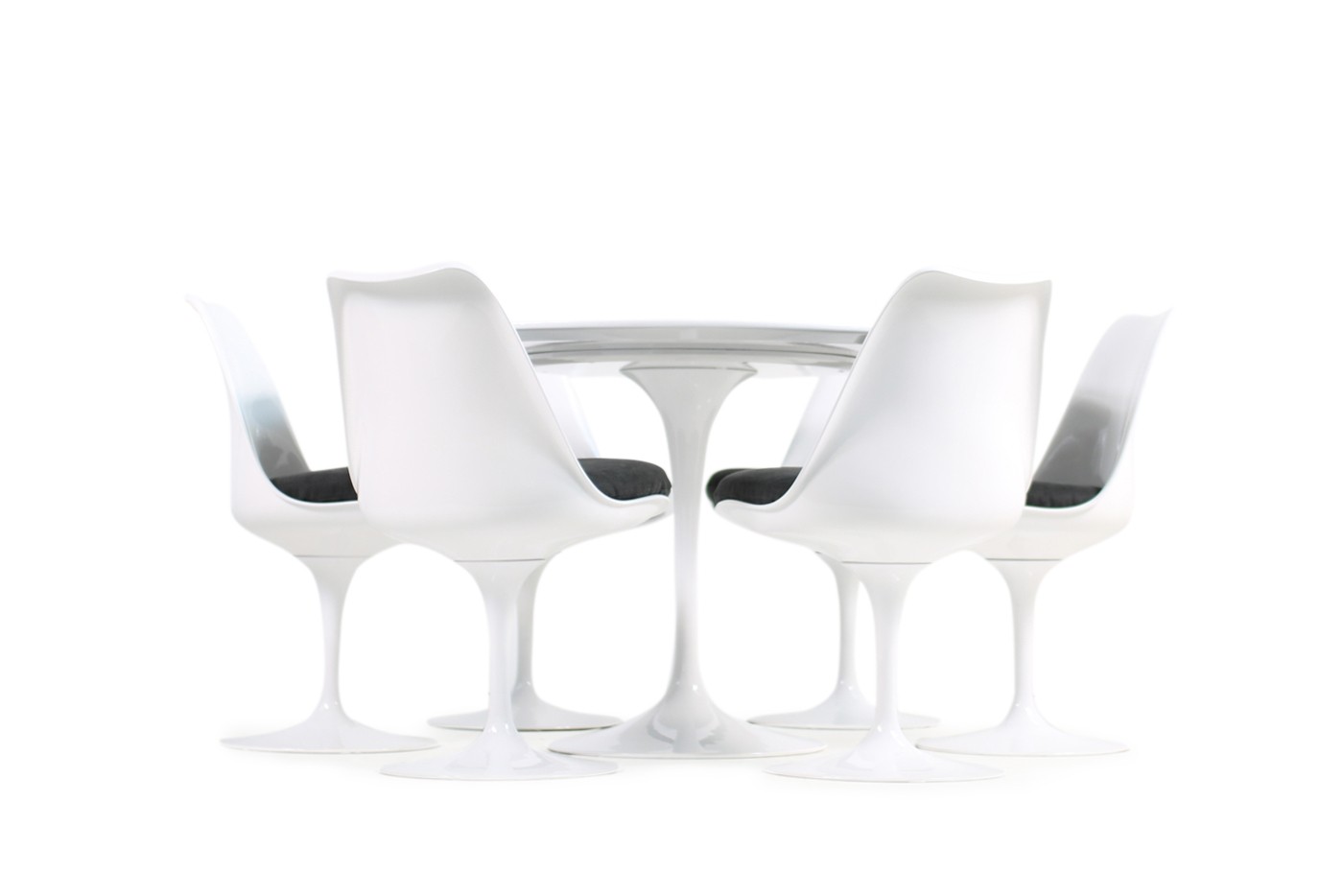 1960s Eero Saarinen Tulip Dining Table And Six Swivel Chairs Knoll Int