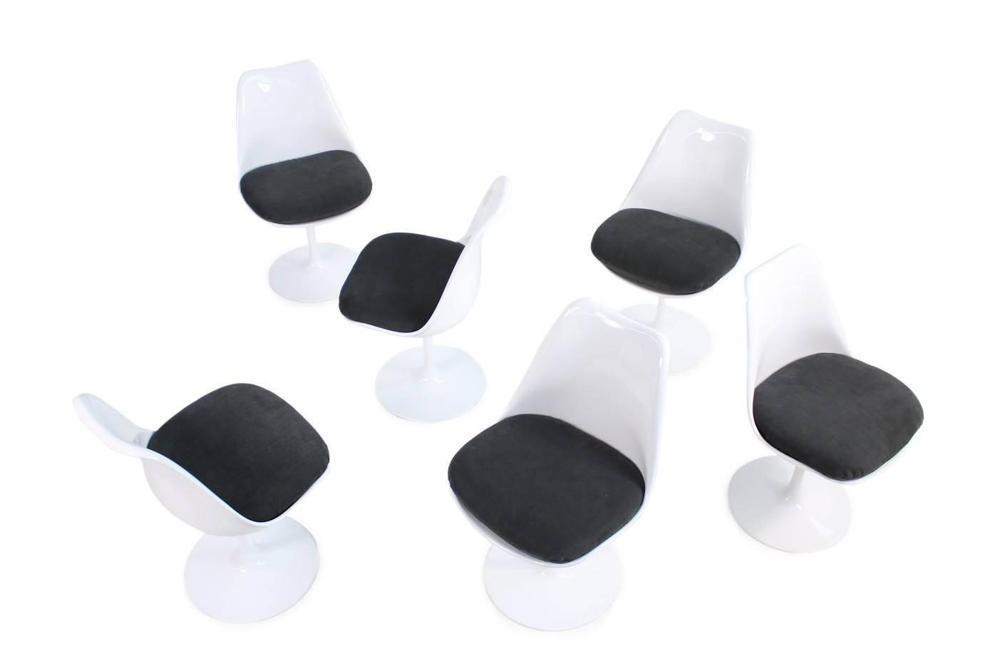 1960s Eero Saarinen Tulip Dining Table And Six Swivel Chairs Knoll