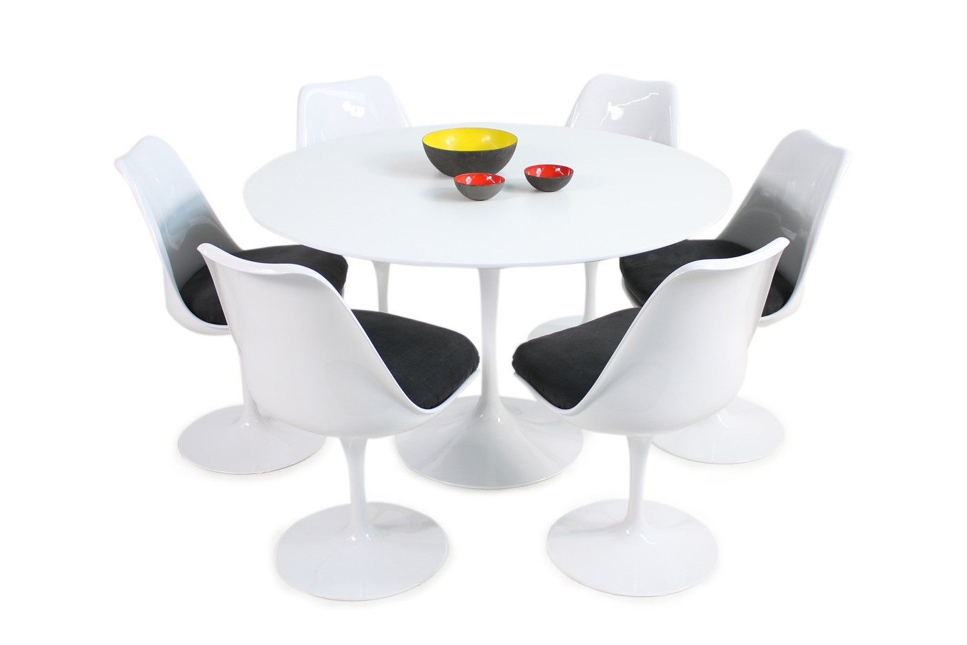 1960s Eero Saarinen Tulip Dining Table And Six Swivel Chairs Knoll